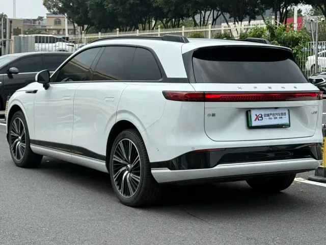 Xpeng G9 — Фото автомобиля 25