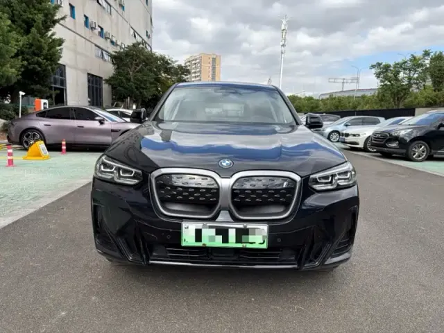 BMW iX3 — Фото автомобиля 2