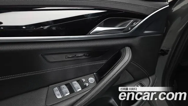 BMW 5-Series — Фото автомобиля 19