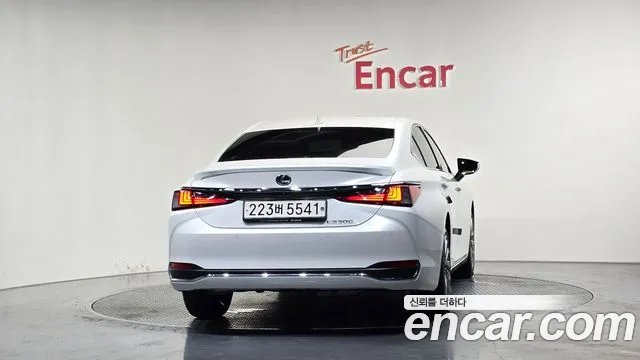 Lexus ES — Фото автомобиля 4