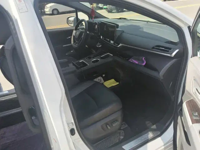 Toyota Granvia — Фото автомобиля 8