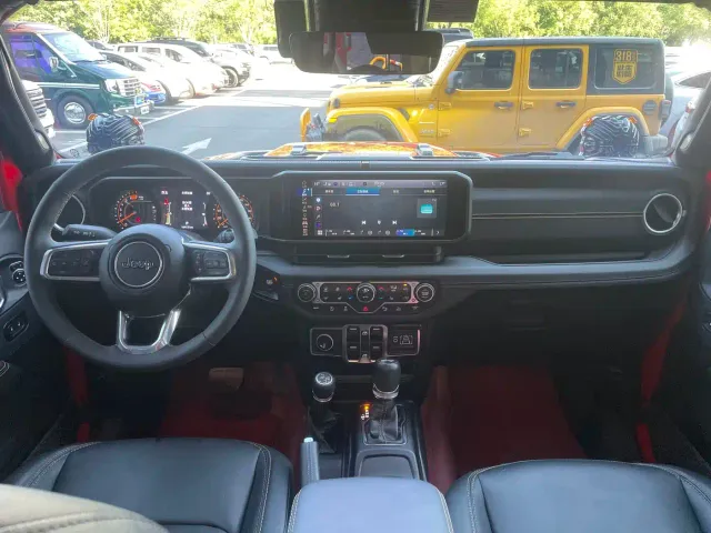 Jeep Wrangler — Фото автомобиля 10