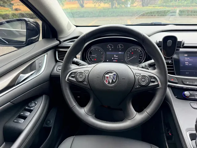 Buick LaCrosse — Фото автомобиля 10