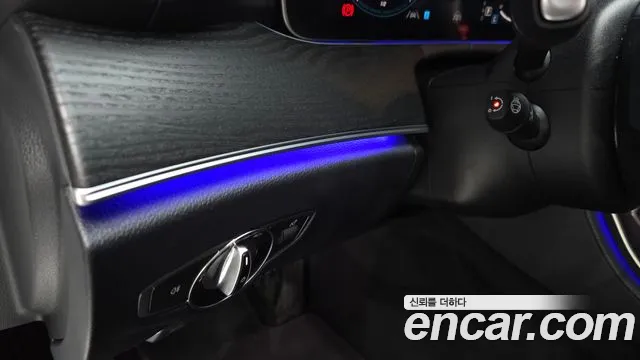 Mercedes-Benz E-Class — Фото автомобиля 30