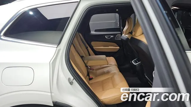 Volvo XC60 Generation 2 — Фото автомобиля 12