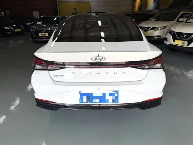 Hyundai Elantra — Фото автомобиля 5