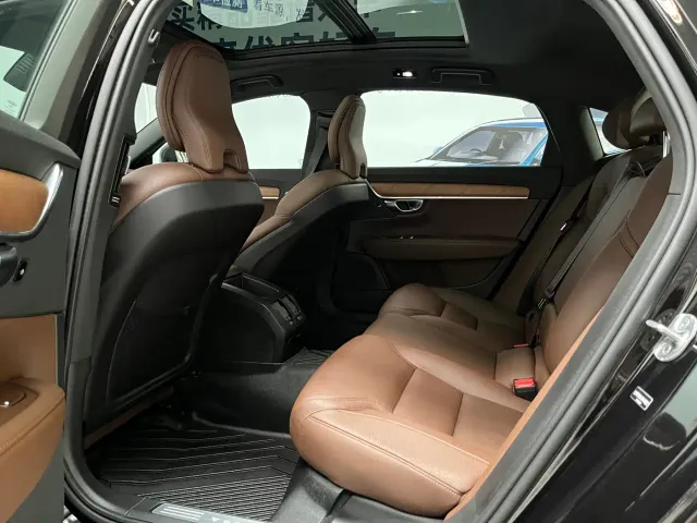 Volvo S90 — Фото автомобиля 12