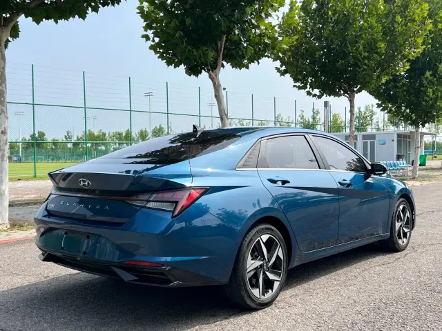 Hyundai Elantra — Фото автомобиля 6