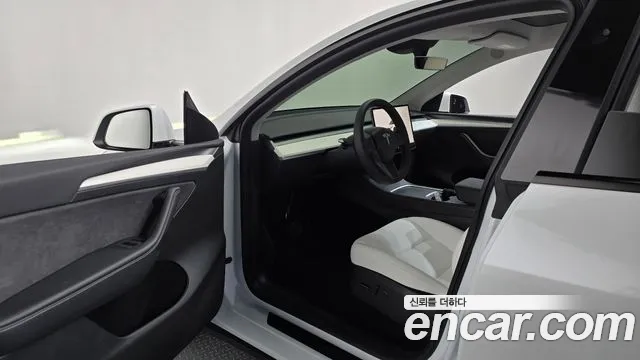 Tesla Model Y — Фото автомобиля 8