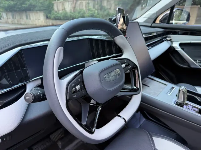 Geely Boyue L — Фото автомобиля 6