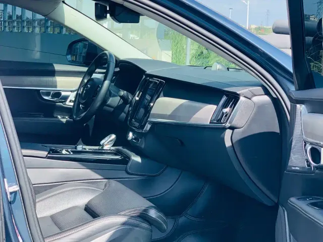 Volvo S90 — Фото автомобиля 21