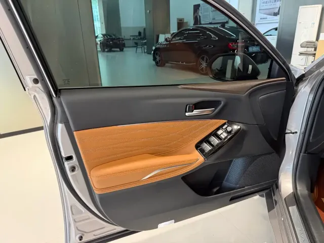 Toyota Avalon 2024 Model Hybrid 2.5L XLE Prestige Edition — Фото автомобиля 13