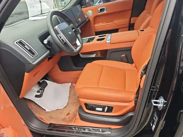 Li Auto L8 — Фото автомобиля 14