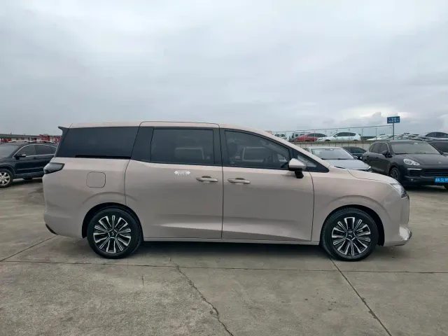 Wuling Starlight 730 — Фото автомобиля 4