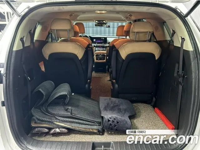 Kia Carnival Generation 4 — Фото автомобиля 5
