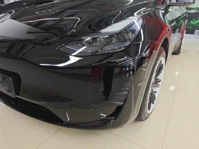 Tesla Model Y — Фото автомобиля 23