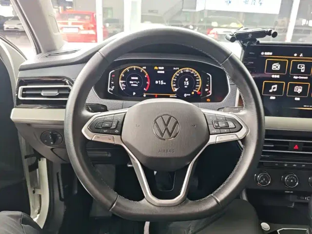 Volkswagen Lavida — Фото автомобиля 10