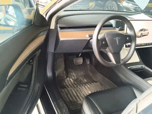 Tesla Model 3 — Фото автомобиля 15
