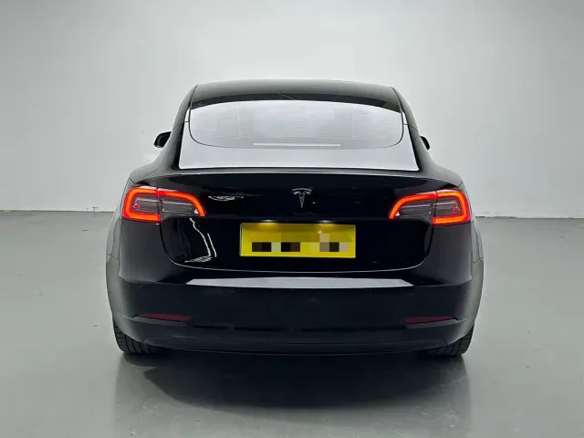 Tesla Model 3 — Фото автомобиля 8