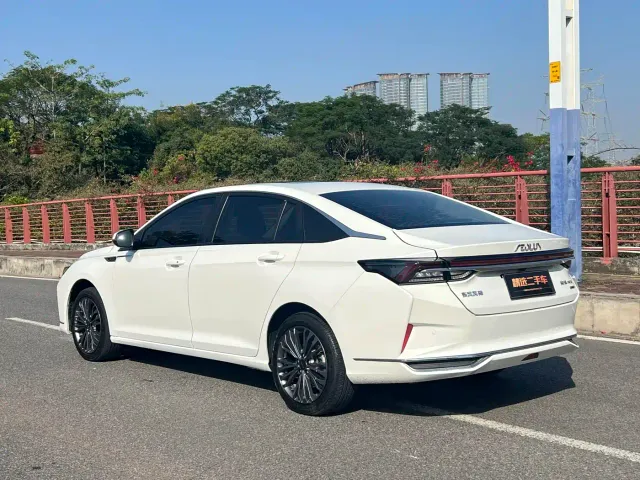 Dongfeng Yixuan MAX — Фото автомобиля 6