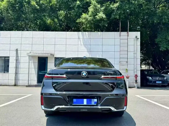 BMW 7 Series — Фото автомобиля 9