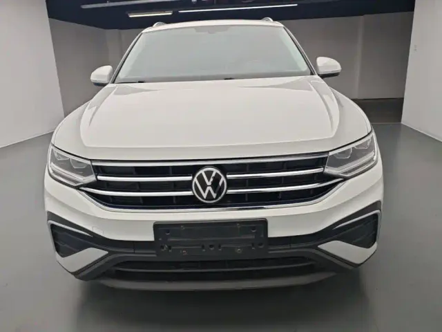 Volkswagen Tiguan L — Фото автомобиля 2