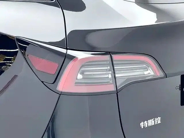 Tesla Model Y — Фото автомобиля 20