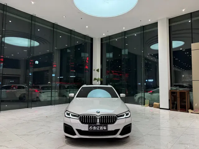 Фотография автомобиля — BMW 5 Series