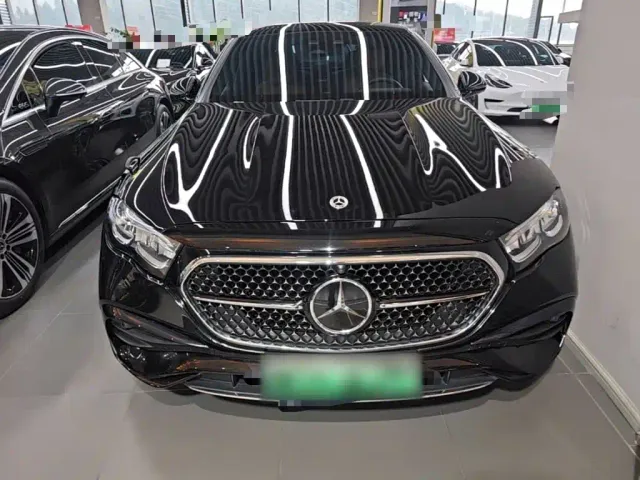 Mercedes-Benz E-Class — Фото автомобиля 2