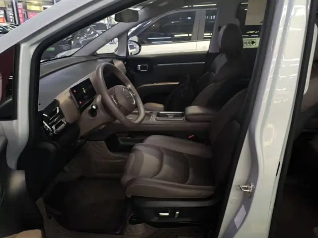 Wuling Starlight 730 — Фото автомобиля 14