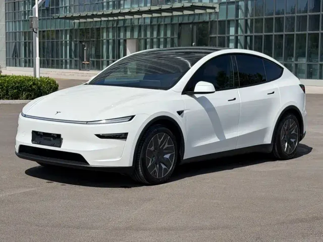 Фотография автомобиля — Tesla Model Y L