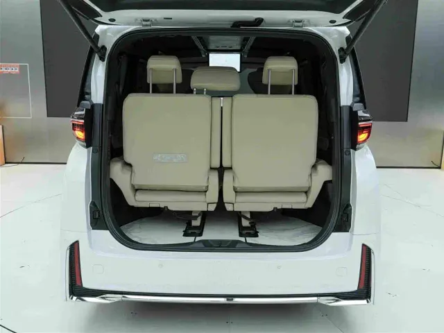Toyota Vellfire — Фото автомобиля 25