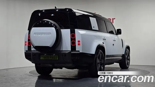 Land Rover Defender — Фото автомобиля 2