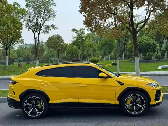 Lamborghini Urus — Фото автомобиля 2