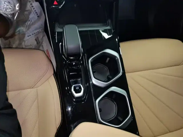 Geely Boyue L — Фото автомобиля 13