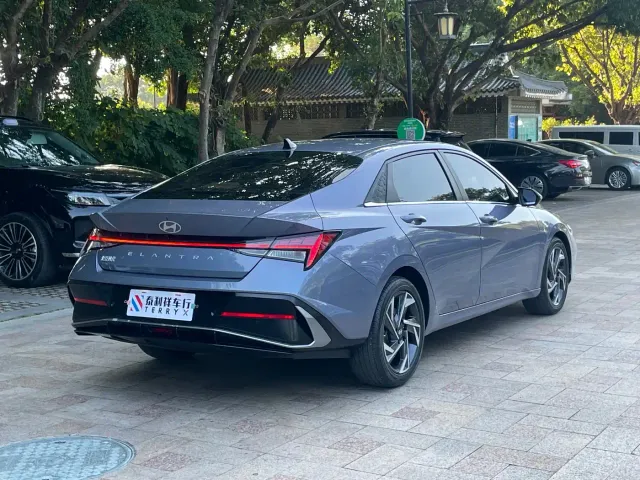 Hyundai Elantra — Фото автомобиля 7