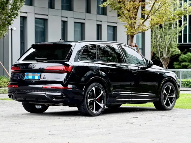 Audi Q7 — Фото автомобиля 2