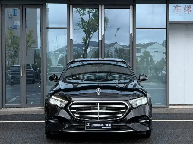 Mercedes-Benz E-Class — Фото автомобиля 2
