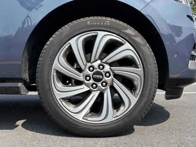 Lincoln Navigator — Фото автомобиля 20