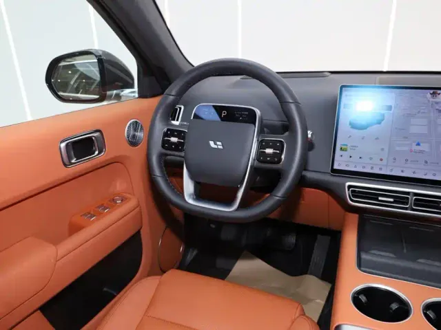 Li Auto L7 — Фото автомобиля 18