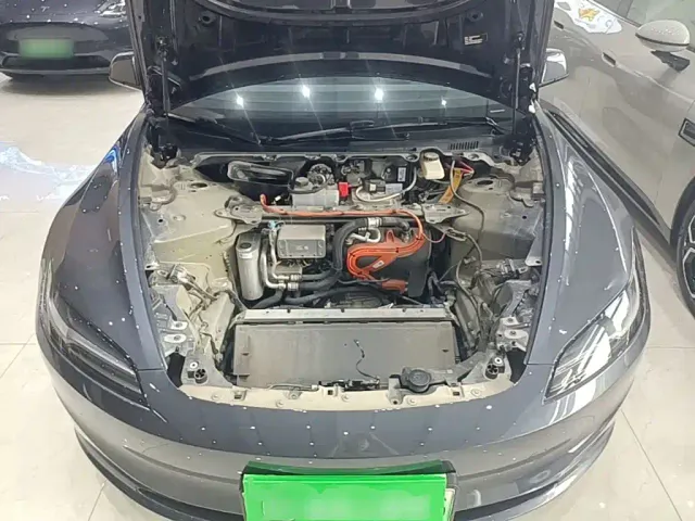 Tesla Model 3 — Фото автомобиля 19