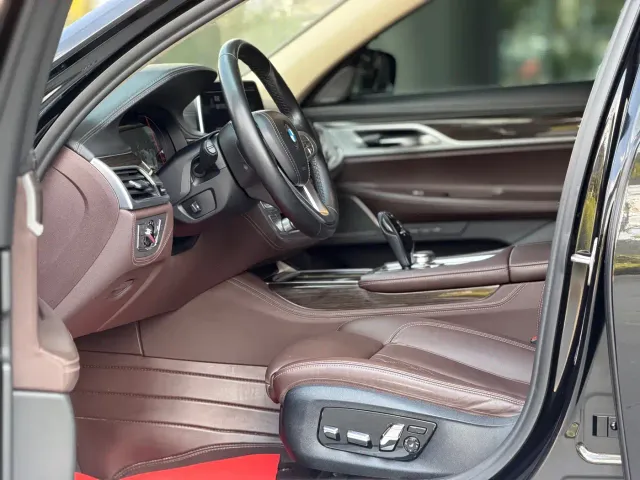 BMW 7 Series — Фото автомобиля 10