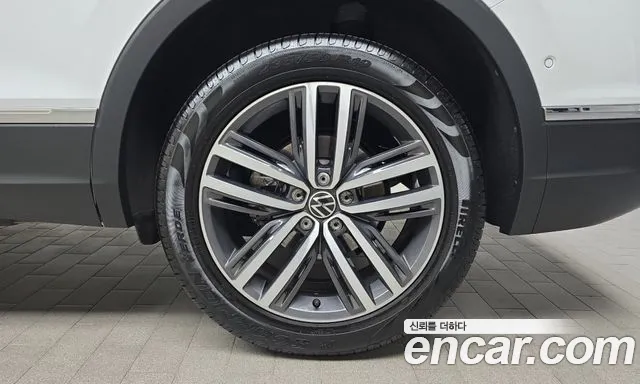 Volkswagen Tiguan — Фото автомобиля 6