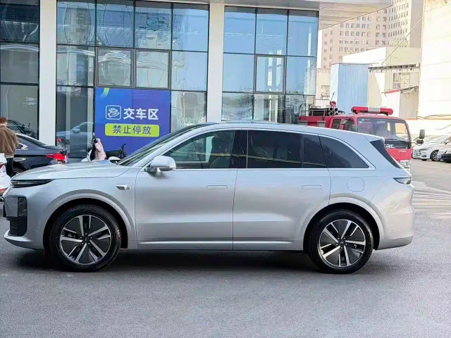 Li Auto L6 — Фото автомобиля 9
