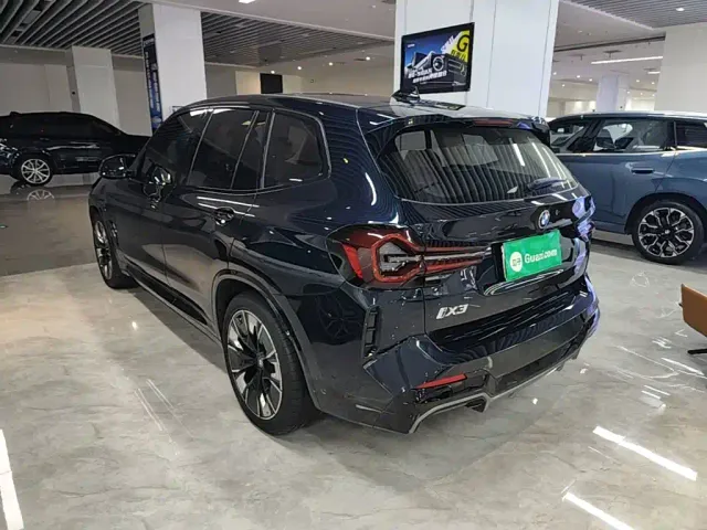 BMW iX3 — Фото автомобиля 4