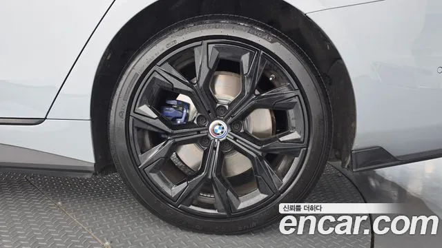 BMW i4 — Фото автомобиля 19