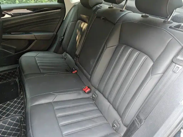 Volkswagen Passat — Фото автомобиля 14
