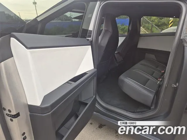 Tesla Cybertruck — Фото автомобиля 10