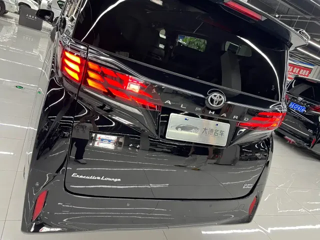 Toyota Alphard — Фото автомобиля 7