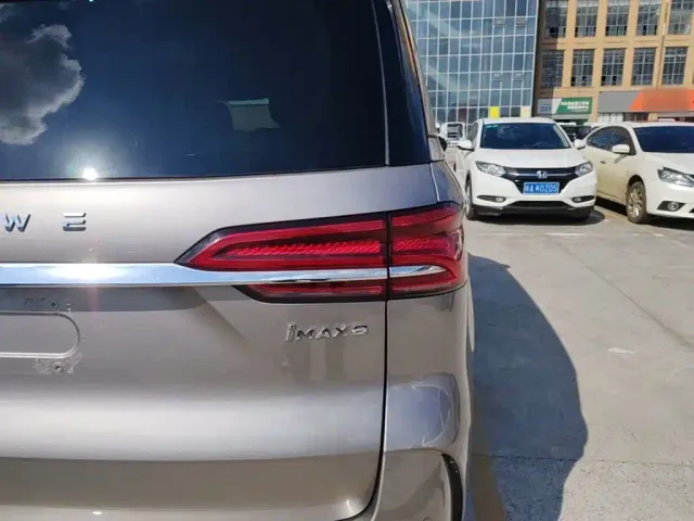 Roewe iMAX8 — Фото автомобиля 7